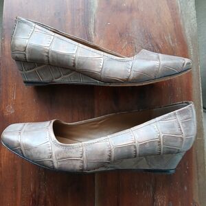 Donald J Pliner "PISA"Womens Vintage Tan Faux Croc Pumps Made in Italy 6M In box